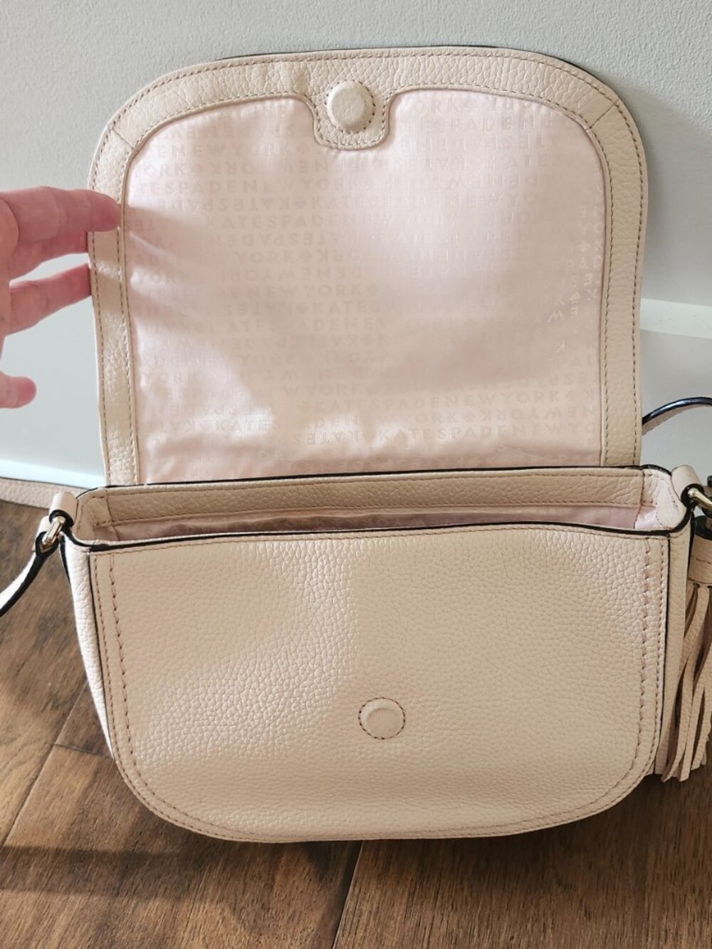 Kate Spade New York Pebbled Leather Crossbody Bag Tassel Beige Saddle Purse - Picture 8 of 16